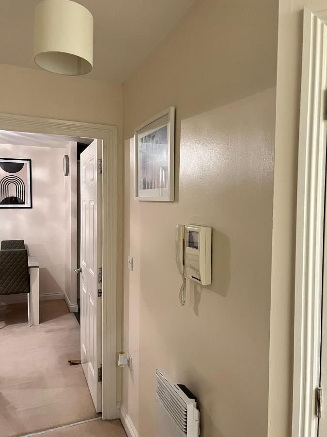 Stylish Luxe Apartment Harlow Exterior photo